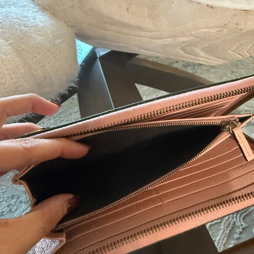 Gucci Blind for Love Wristlet - Certificate of authenticity ( COA) included - Picture 8 of 13